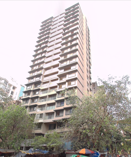 2 BHK Semi-Furnished in Zindagi, Khar West - Photo 2