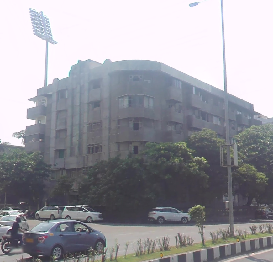 4 BHK Semi-Furnished in Framroz Court, Churchgate - Photo 1