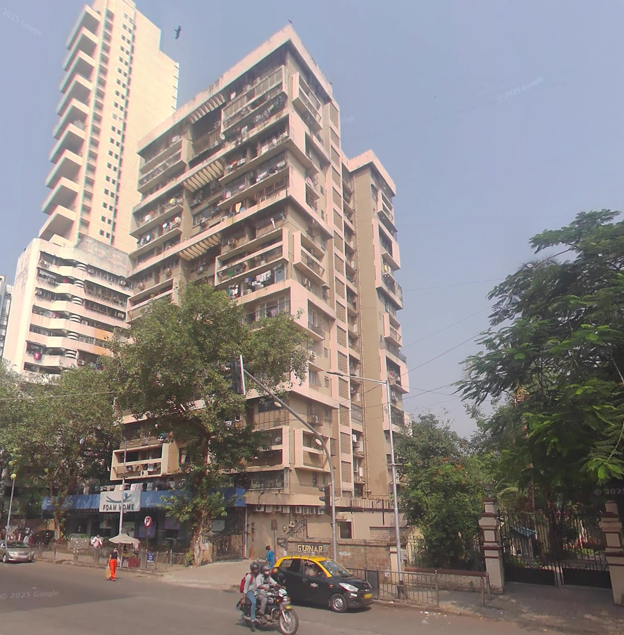 3 BHK in Girnar Building, Tardeo - Photo 2