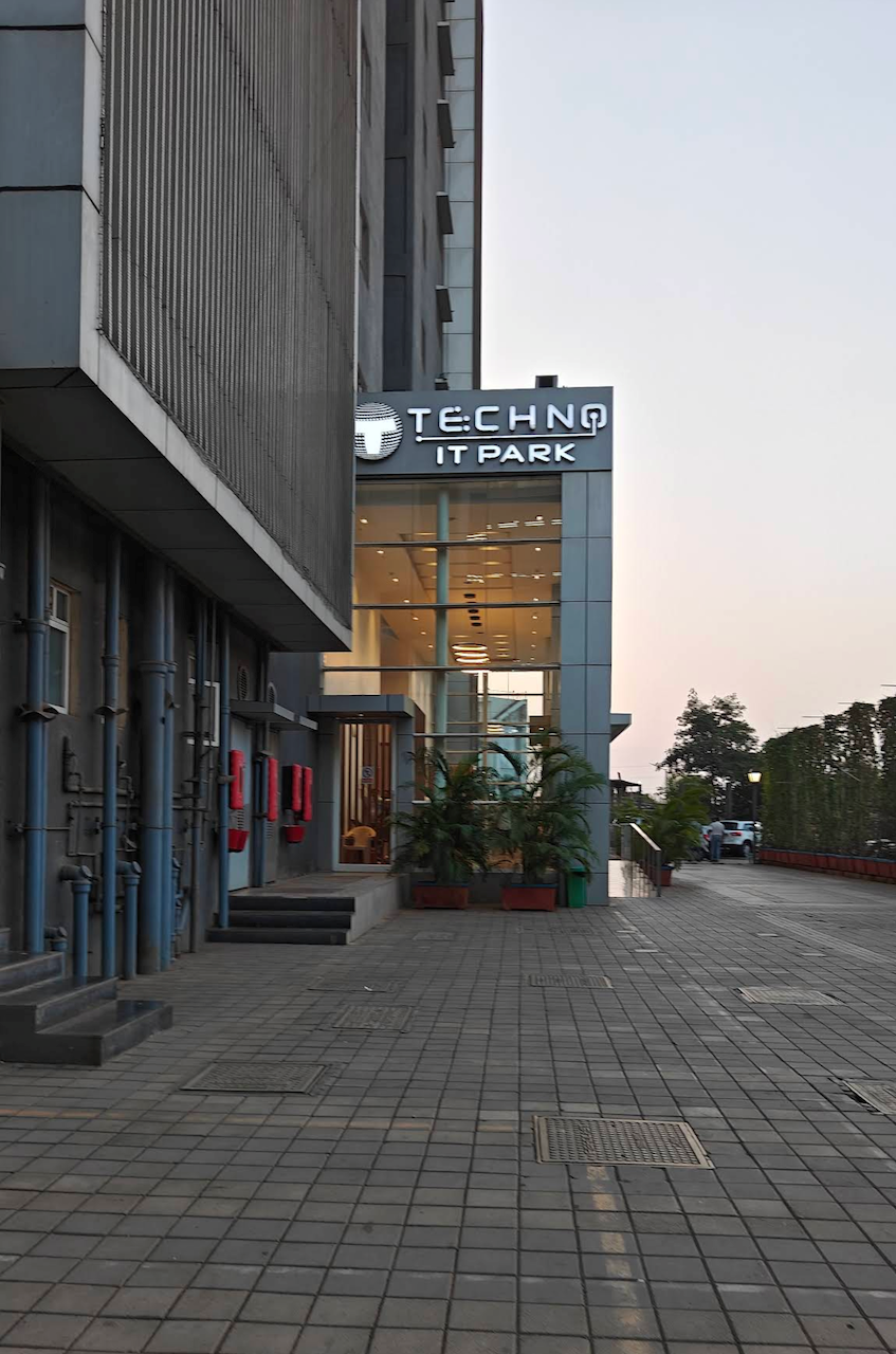 3 BHK Semi-Furnished in Techno Park, Borivali West - Photo 3
