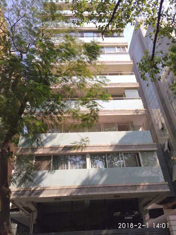 4 BHK Semi-Furnished in Lalani Fairmont, Khar West