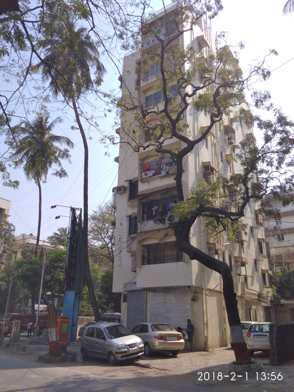 Office Unfurnished in Link Apartment , Khar West
