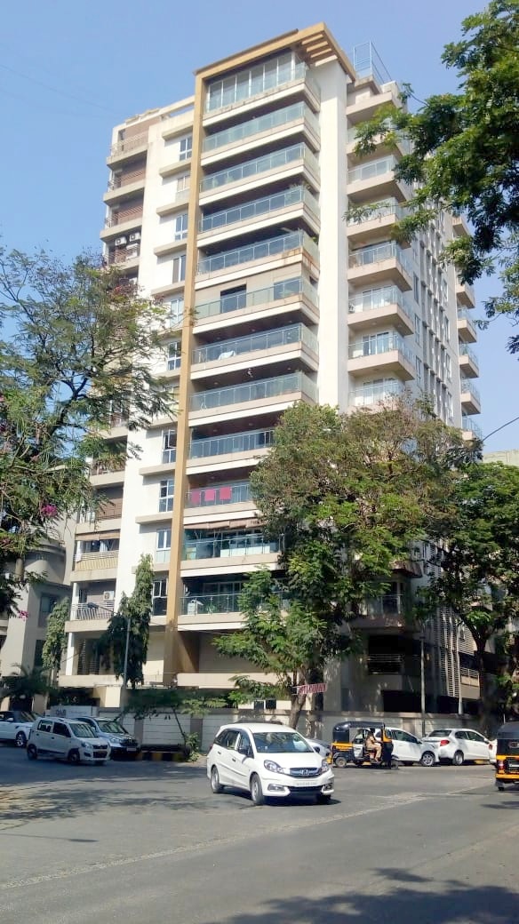 1 BHK Semi-Furnished in Lodha New Address, Juhu