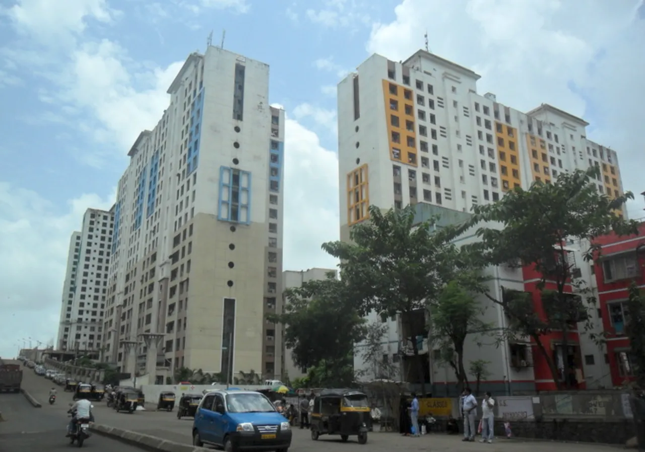 2 BHK Semi-Furnished in Mantri Park, Goregaon East