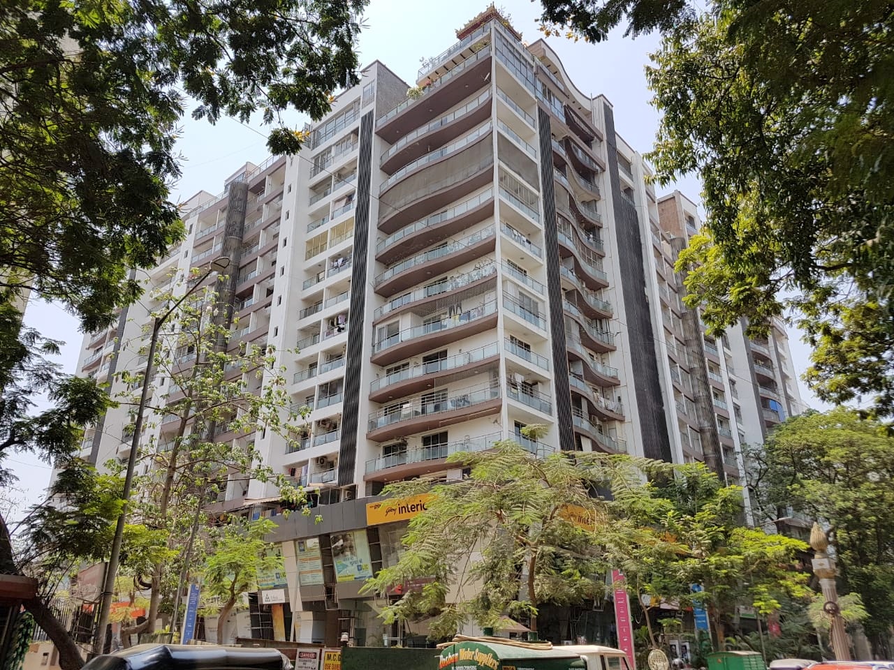 5 BHK Fully Furnished in Mayfair Meridian , Andheri West