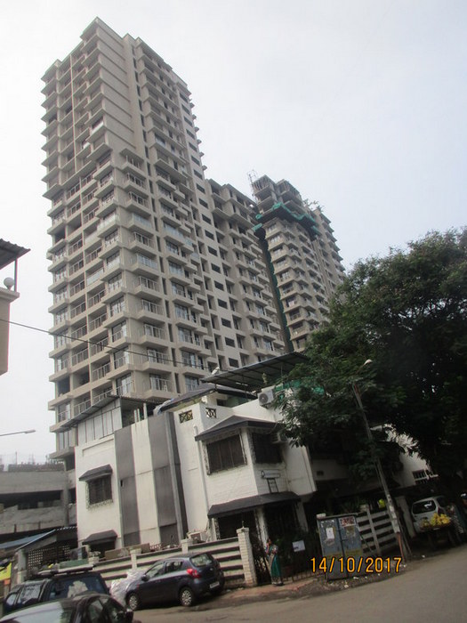 2 Semi-Furnished in Neminath Luxeria , Andheri West