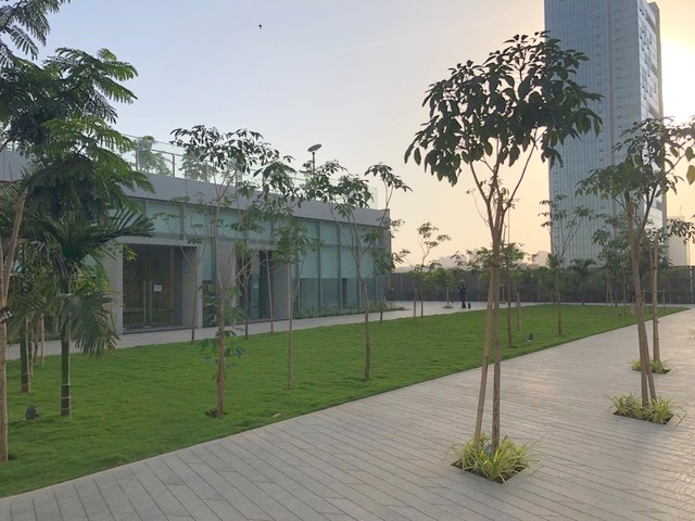3 BHK Semi-Furnished in Oberoi Esquire , Goregaon East