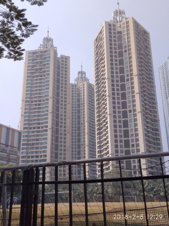 2.5 BHK Semi-Furnished in Oberoi Woods , Goregaon East