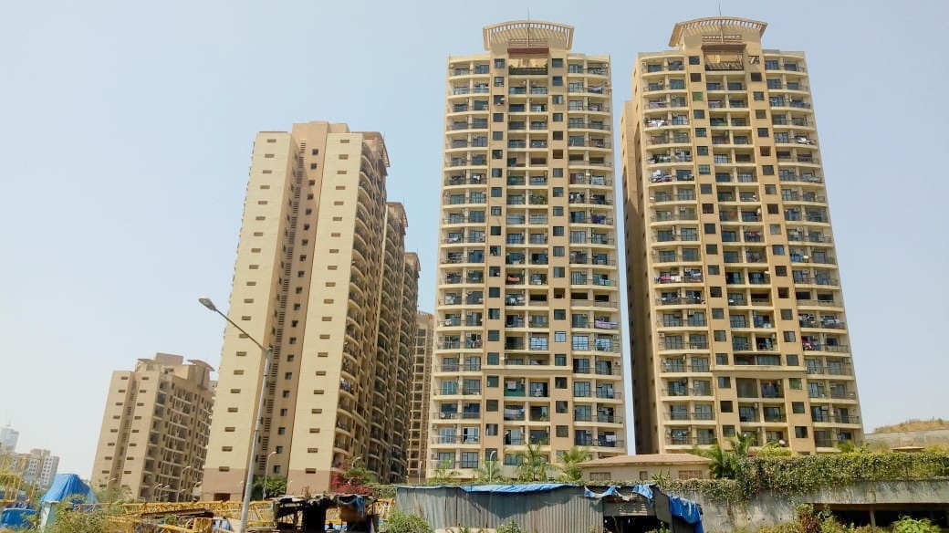 2 BHK Unfurnished in Raheja Heights Wing E , Goregaon East