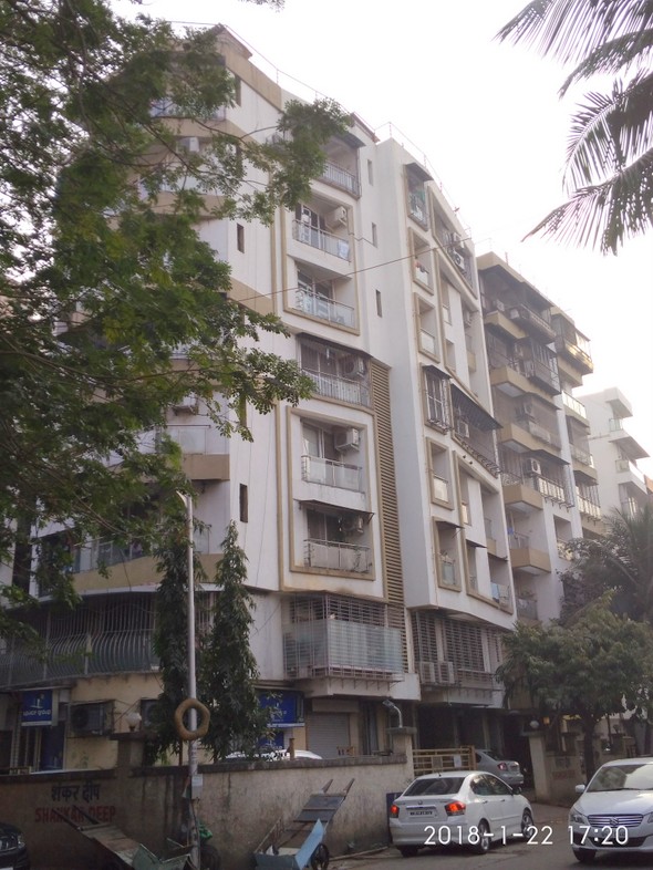 3 BHK Semi-Furnished in Shankardeep , Santacruz West