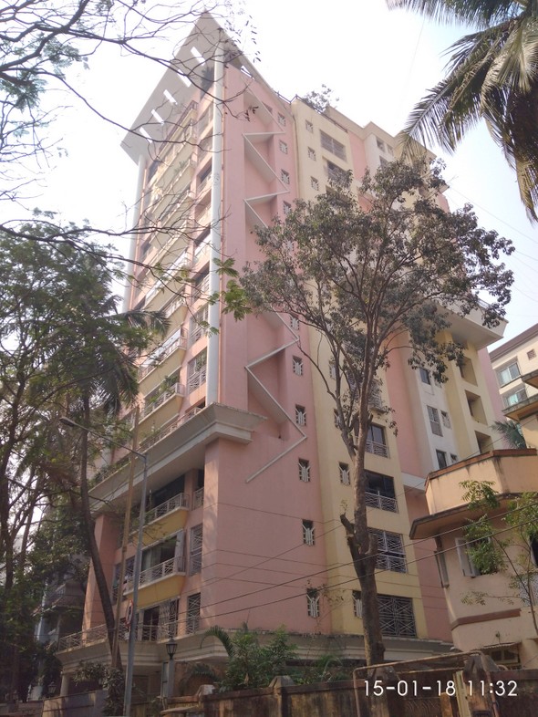 4.5 Semi-Furnished in Shreyas , Khar West