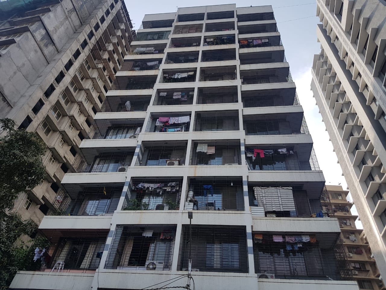 2.5 BHK in Surya Darshan, Andheri West - Photo 1