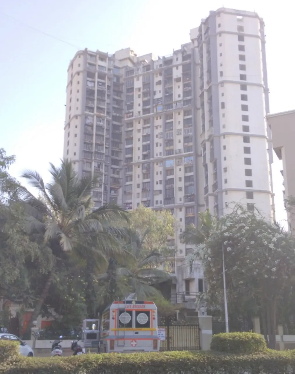 3 BHK in Royal Empire, Andheri West - Photo 2