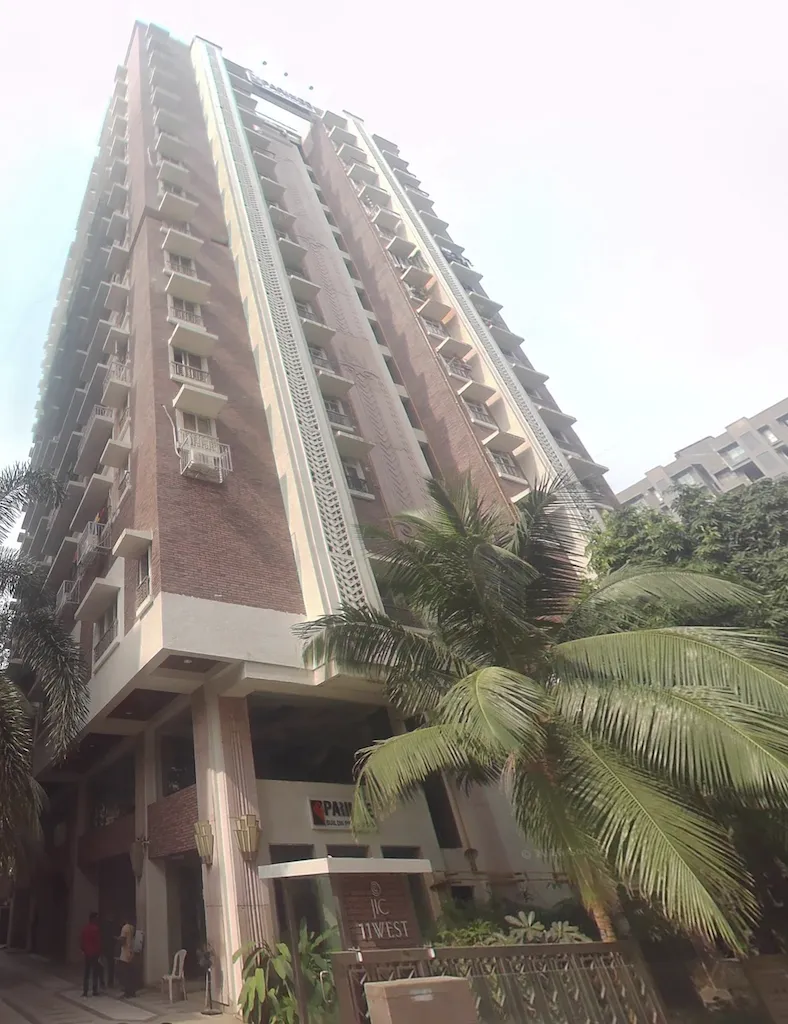 3 BHK Semi-Furnished in 11 West, Juhu - Photo 2