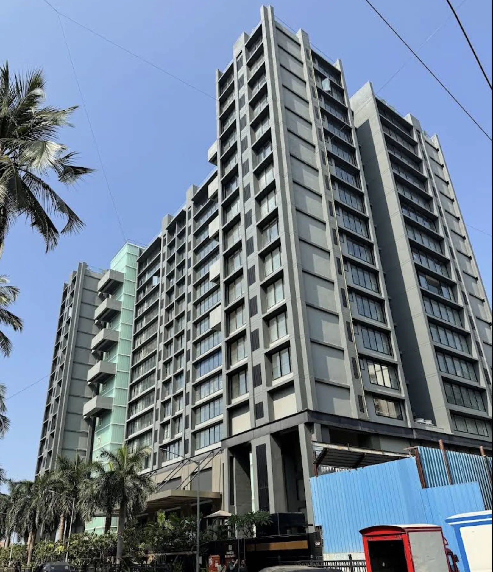 2 BHK Semi-Furnished in Raheja Park West, Santacruz West