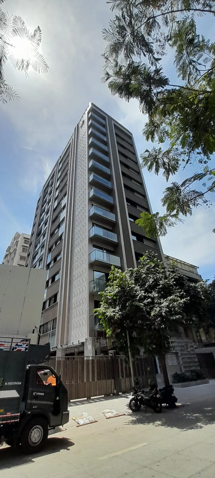 5 BHK Bareshall in Kuber Villa, Vile Parle West