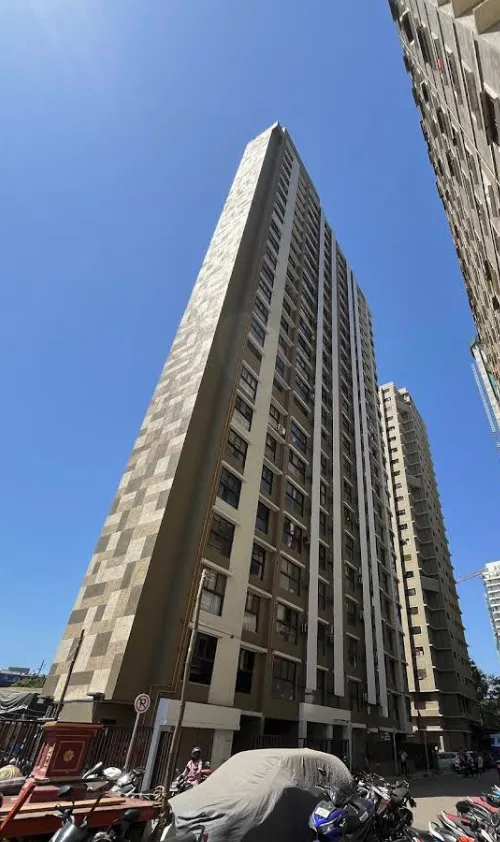 1.5 Semi-Furnished in EL Signora , Andheri West