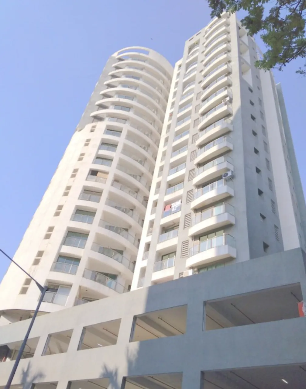 3 BHK Exclusively Done Up in Cosmopolis, Andheri West - Photo 2