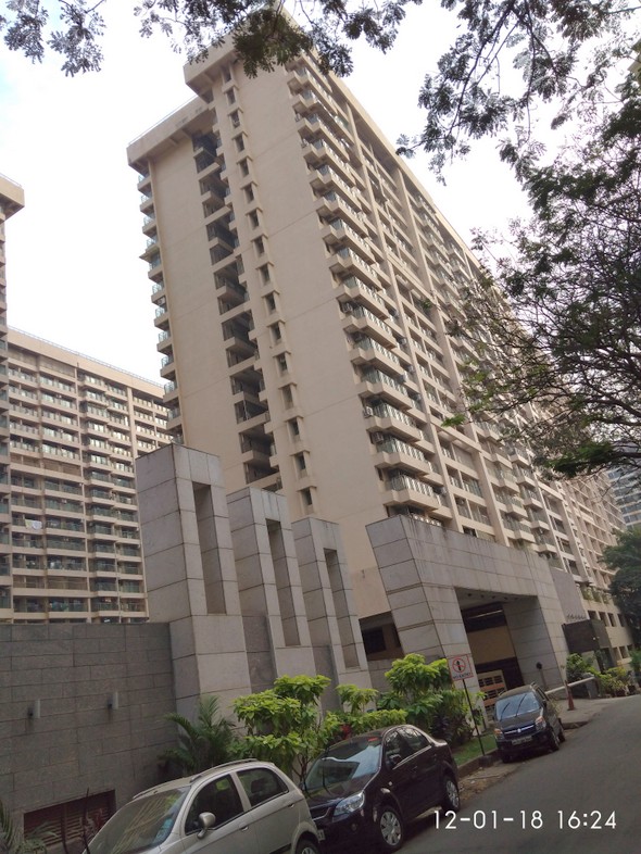 2 BHK Semi-Furnished in Raheja Vistas , Powai