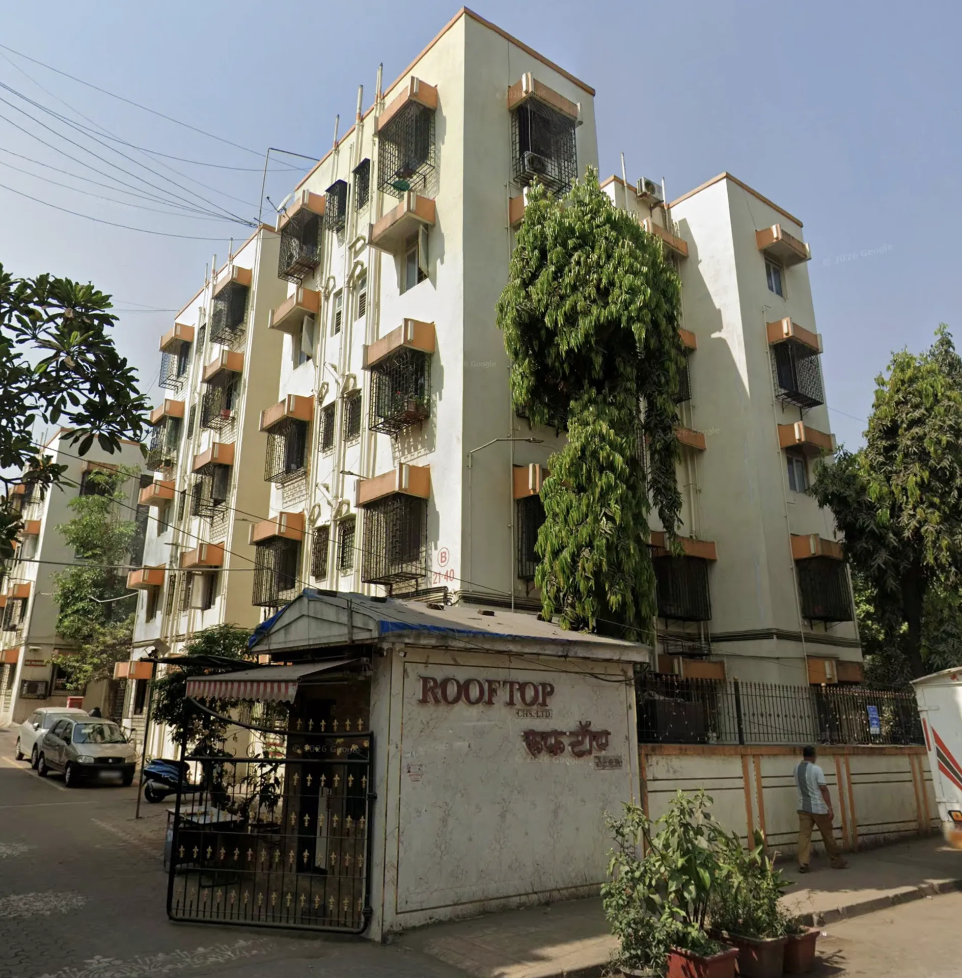 2 BHK Semi-Furnished in Rooftop, Andheri East