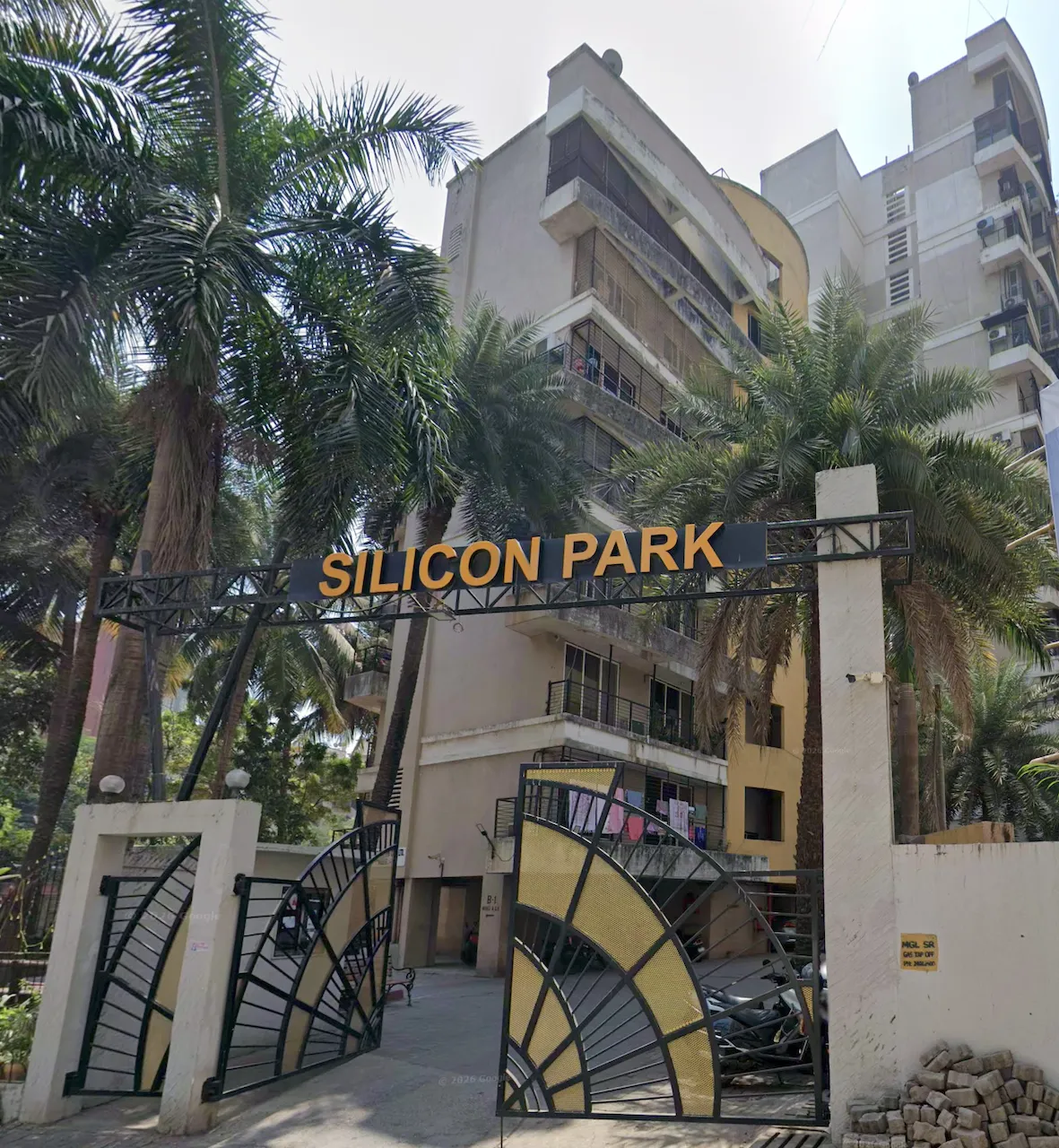 1 Semi-Furnished in Silicon Park , Malad West