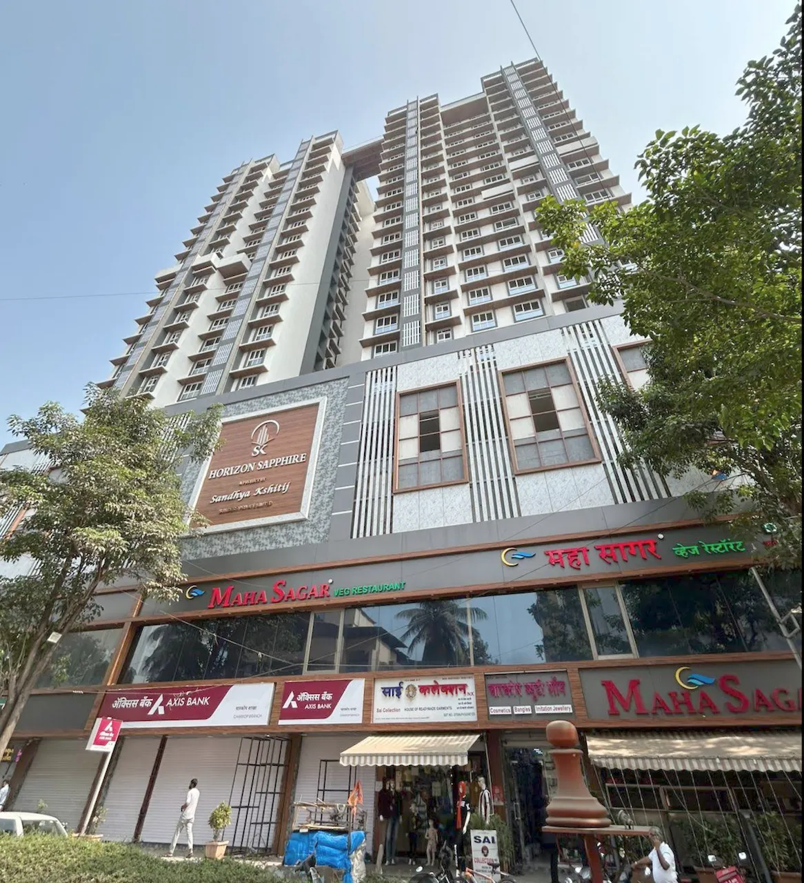 2 BHK Semi Furnished in Horizon Sapphire , Kandivali West