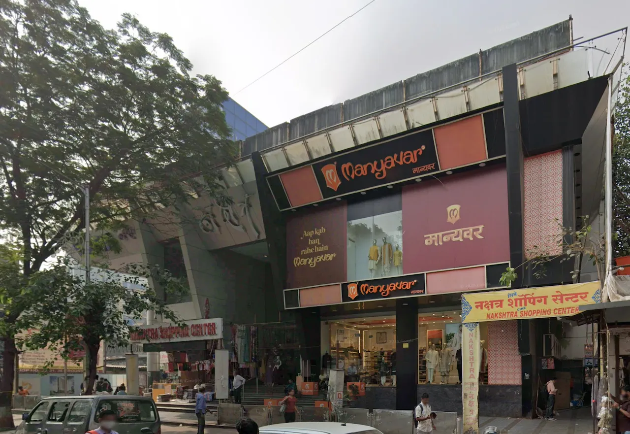 Office Semi Furnished in Nakshatra Mall , Dadar West