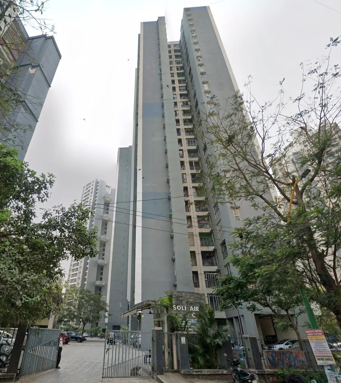 2.5 BHK Semi Furnished in Wadhwa Solitaire , Thane West