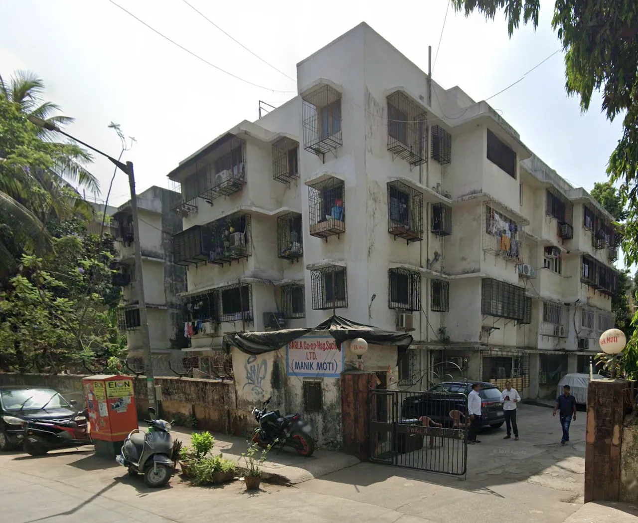 2 BHK Semi Furnished in Manek Moti , Andheri West