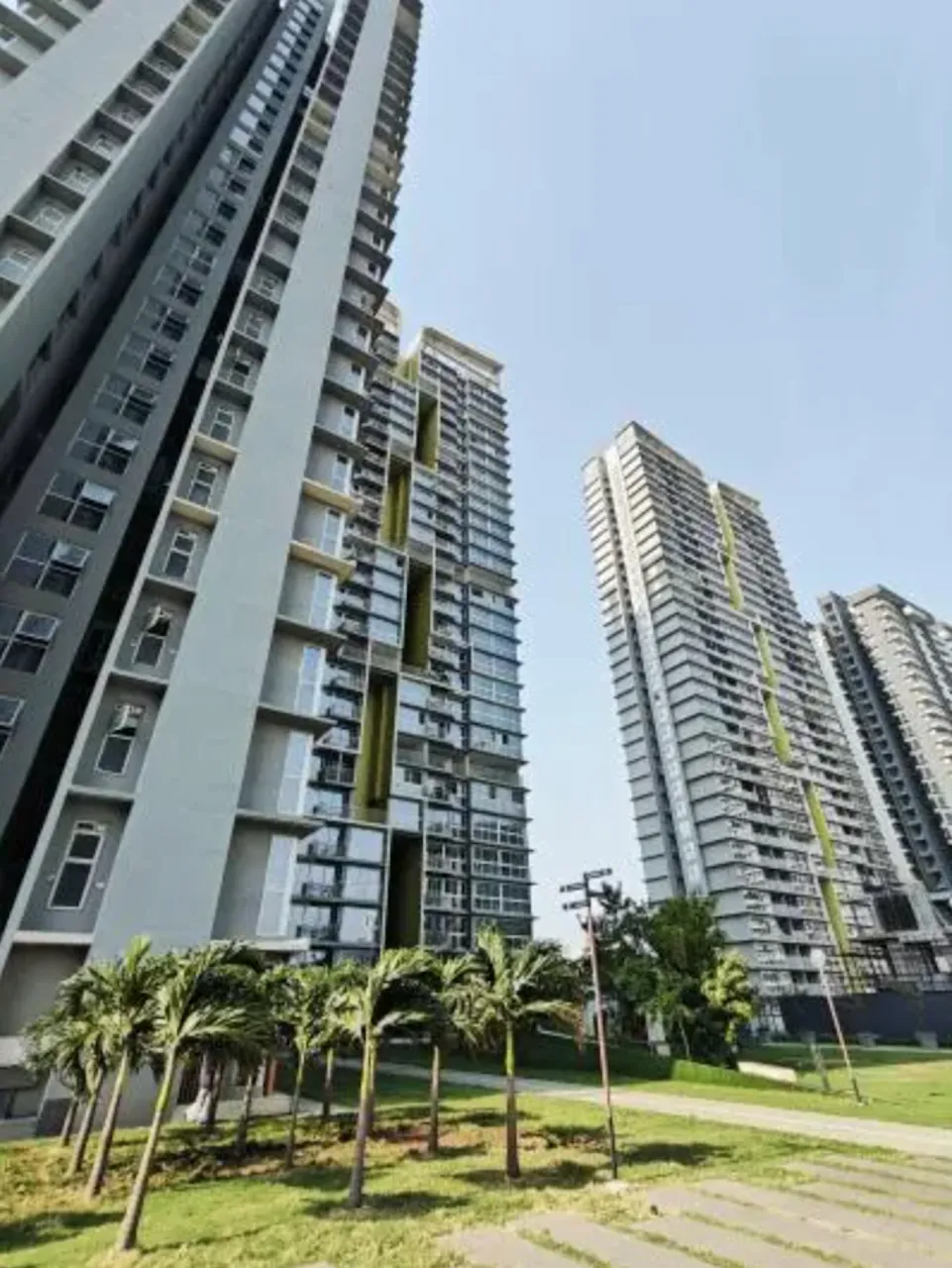 2 BHK Semi Furnished in Tata Serine , Thane West