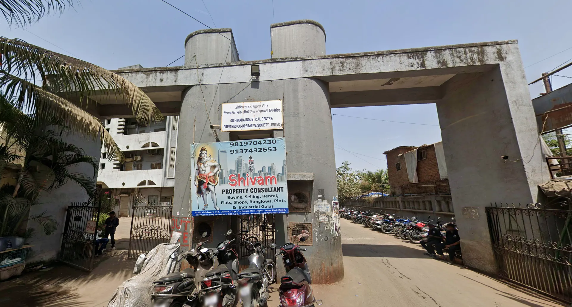 Office Semi-Furnished in OSHIWARA INDUSTRIAL CENTRE, Goregaon West - Photo 2