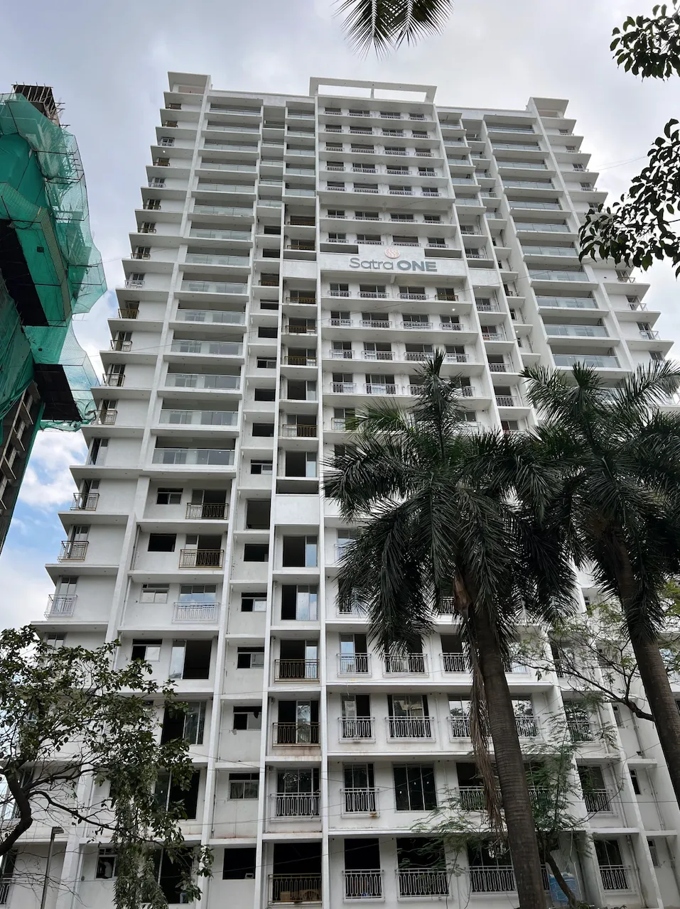 2 BHK Semi-Furnished in Satra One, Goregaon West