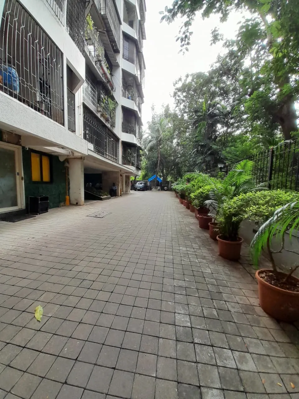 4 BHK in Belscot Tower Chs, Andheri West - Photo 2