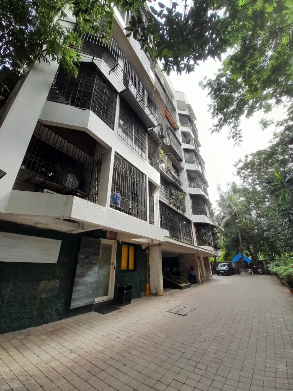 4 BHK in Belscot Tower Chs, Andheri West - Photo 1