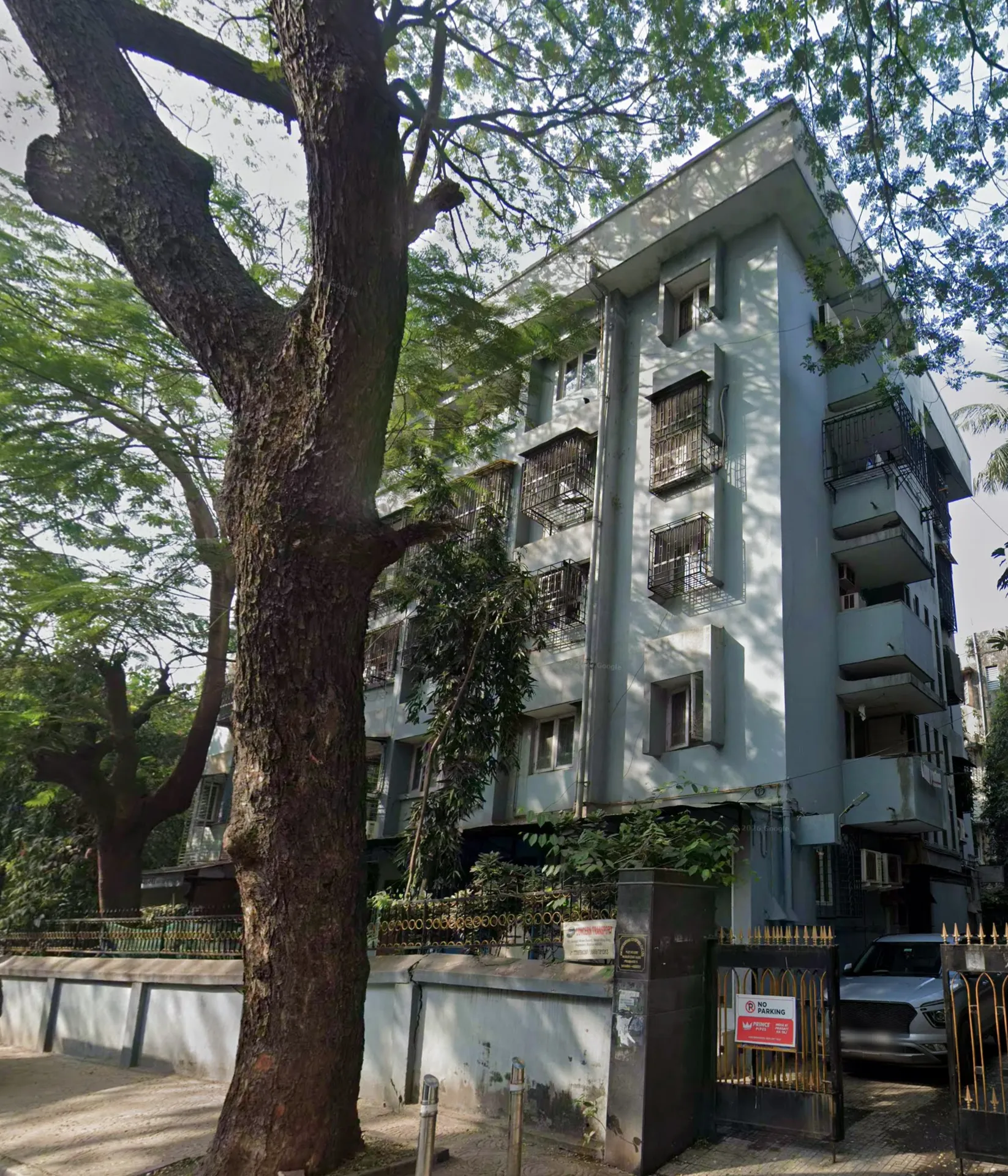 4 BHK Fully Furnished in Amogh Building, Prabhadevi