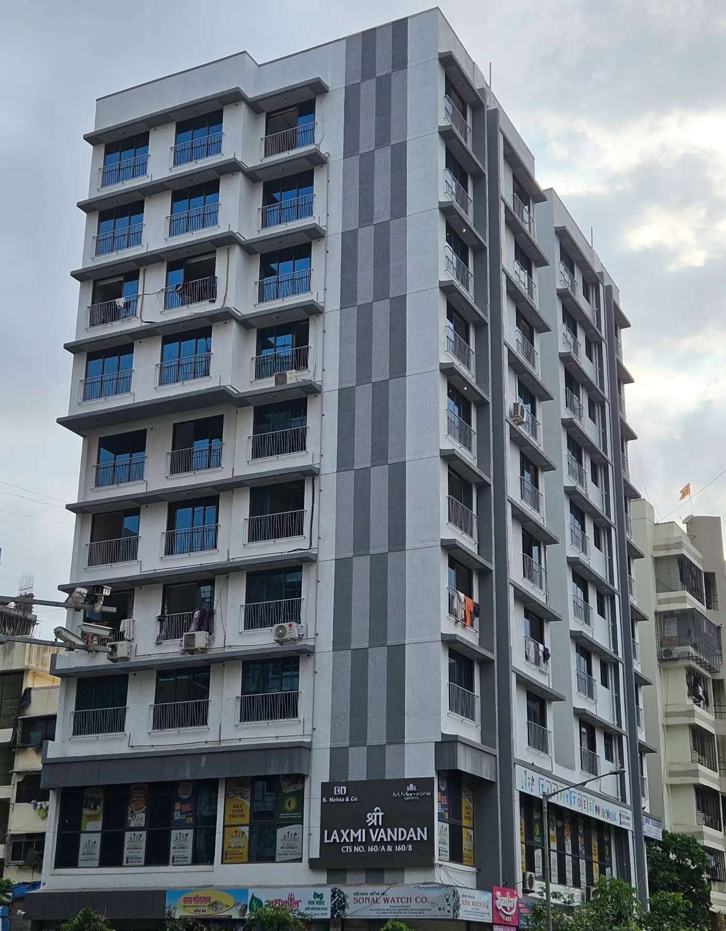 2 BHK in Shree Laxmi Vandan, Kandivali West