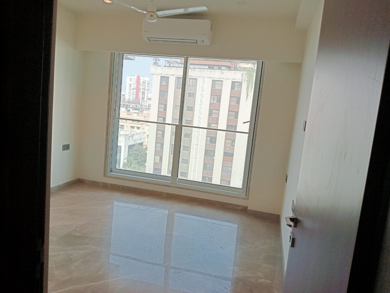 4 BHK Semi-Furnished in Cassias, Bandra West - Photo 6
