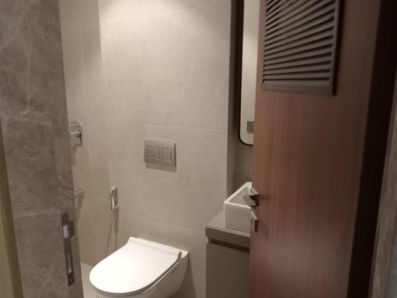 4 BHK Semi-Furnished in Cassias, Bandra West - Photo 5