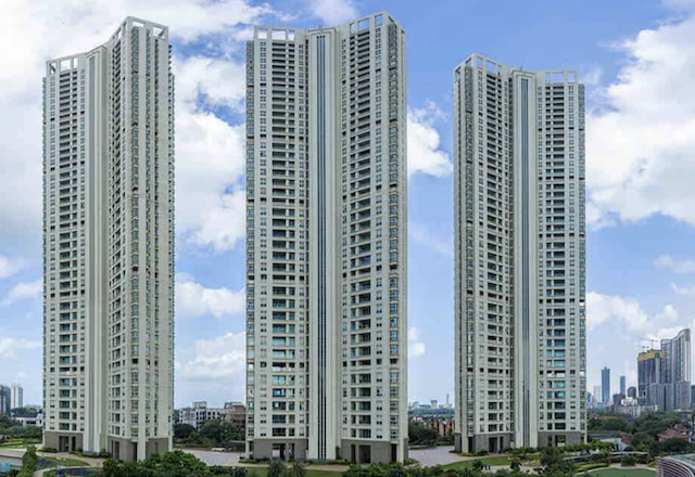 3 BHK Semi-Furnished in Raheja Vivarea, Mahalaxmi