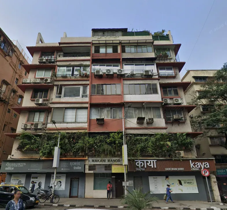 4 Semi-Furnished in Makani Manor , Peddar Road