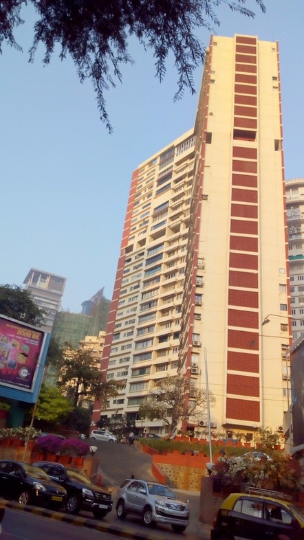 1 BHK Semi Furnished in Woodlands , Peddar Road