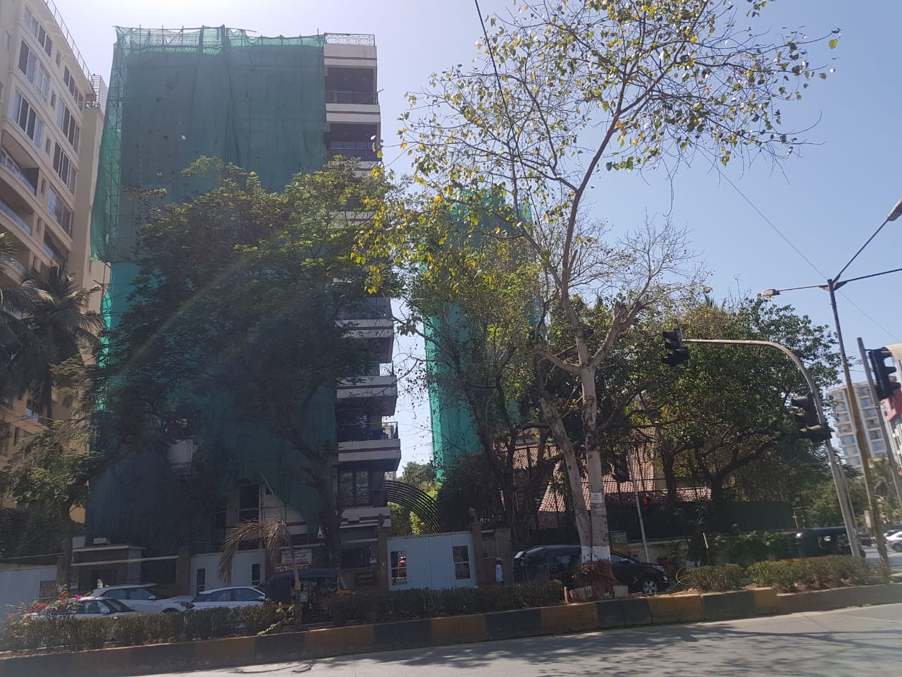 4 BHK Semi-Furnished in Harsh Jyot, Juhu - Photo 2