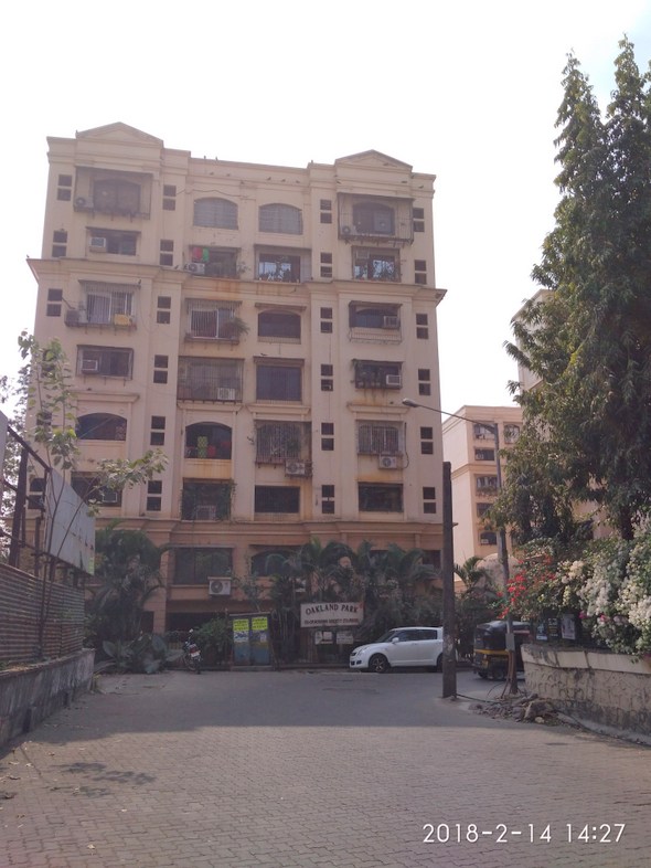 2 BHK Semi-Furnished in Oakland Park , Andheri West