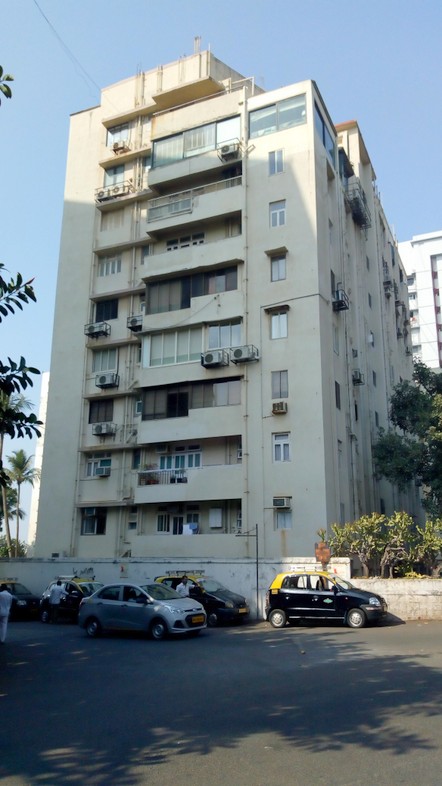 2 BHK Semi-Furnished in Bakhtawar Annexe , Walkeshwar