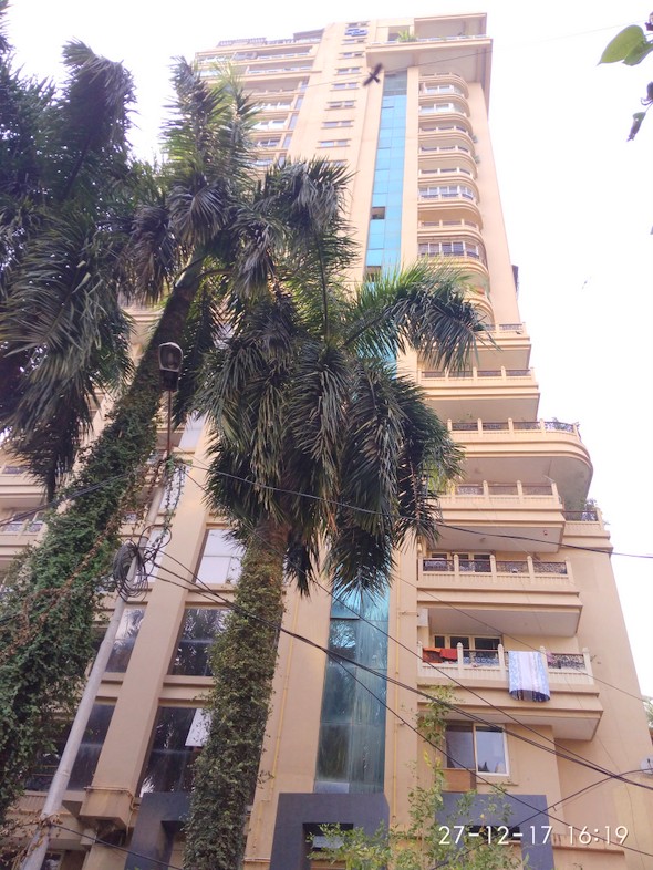 2 BHK Semi-Furnished in Capri Heights, Bandra West