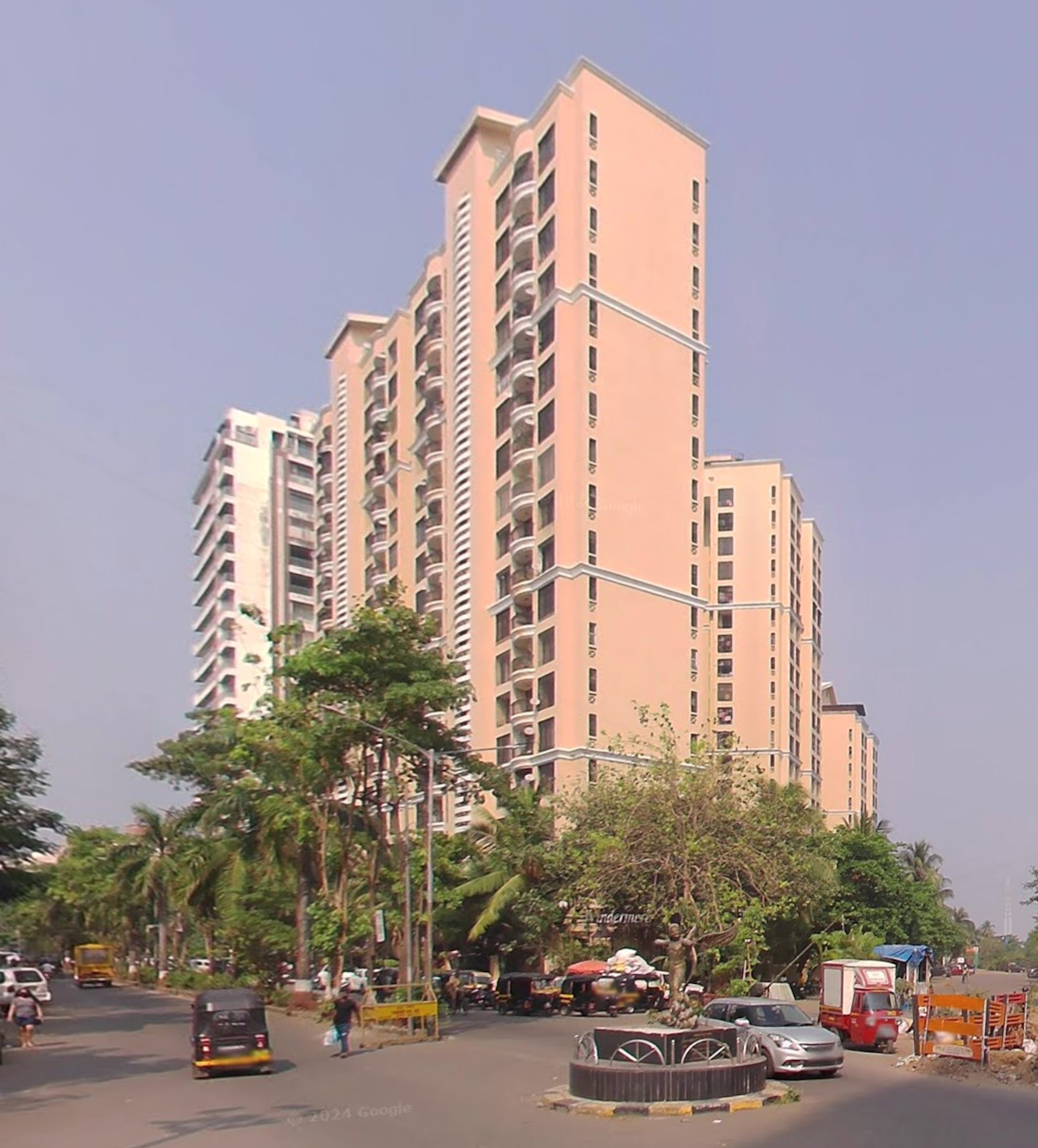 3 BHK Semi Furnished in Raheja Windermere , Andheri West