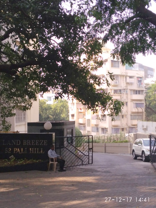 2 BHK Fully Furnished in Land Breeze, Bandra West