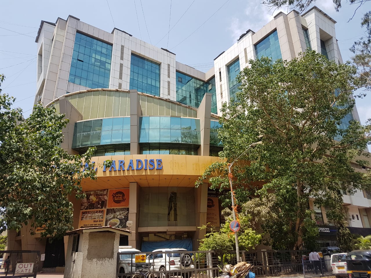 Commercial Showroom Unfurnished in Crystal Paradise , Andheri West