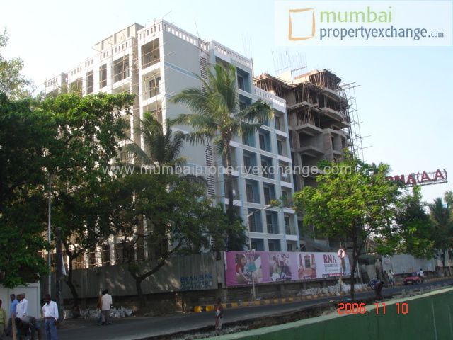 2 BHK in Azzure, Bandra East - Photo 2