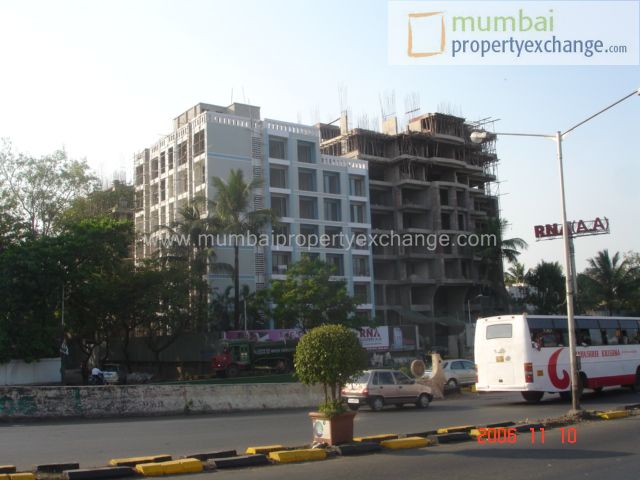 2 BHK in Azzure, Bandra East - Photo 3